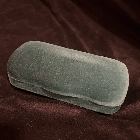 Velvet Gucci Luxurious Sunglasses Case and Accessories Set - Picture 2 of 2